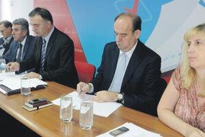 Baranima i Podgoričanima se drmaju klupe u poslaničkom klubu SNP-a