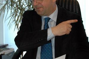 Albanci se nude Milu Đukanoviću