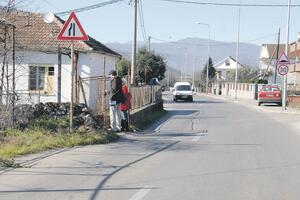 Mještani Tološa MUP-u: Tražimo zaštititu od "trkača"