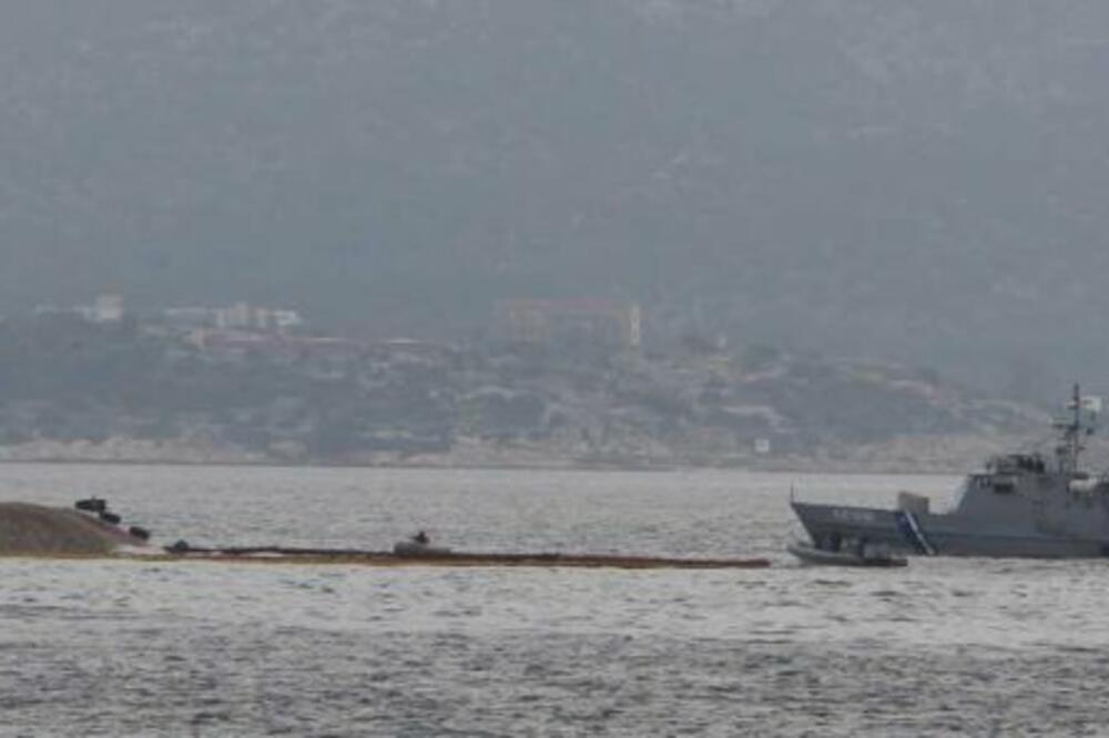 Brod potonuo kraj Atine, Foto: Beta/AP