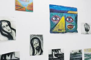 Žrtvovanje estetike radi ideje u djelima Radovana Grujića