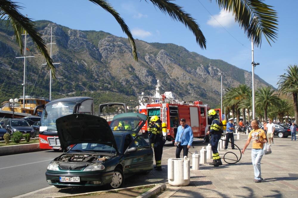 Kotor, Curenje plina, Reno Laguna, Foto: Sanja Čavor