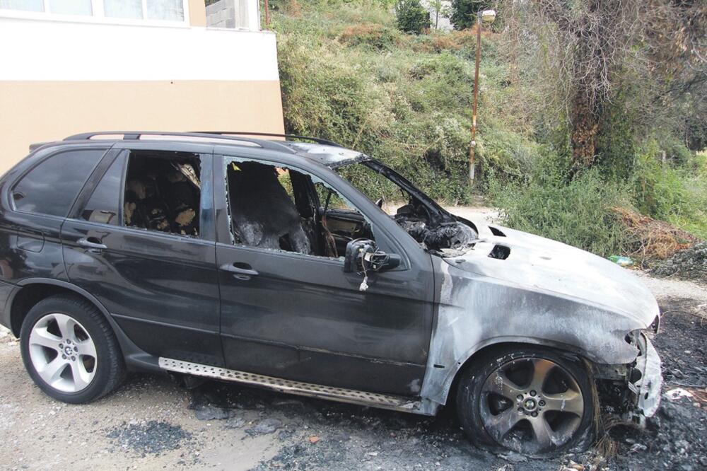 BMW X5, Marko Vujačić, Zapaljeno auto, Zapaljeni BMW, Auto Budva, Foto: Vuk Lajović
