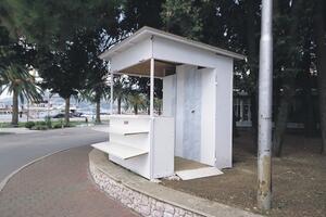 Tivat: Niko ne dira kiosk Ćosovića