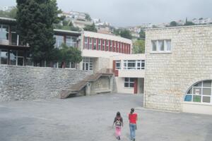 Funkcioner DPS udario nastavnika pred direktorom škole