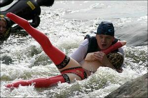 Upomoć! Lutka se davi!