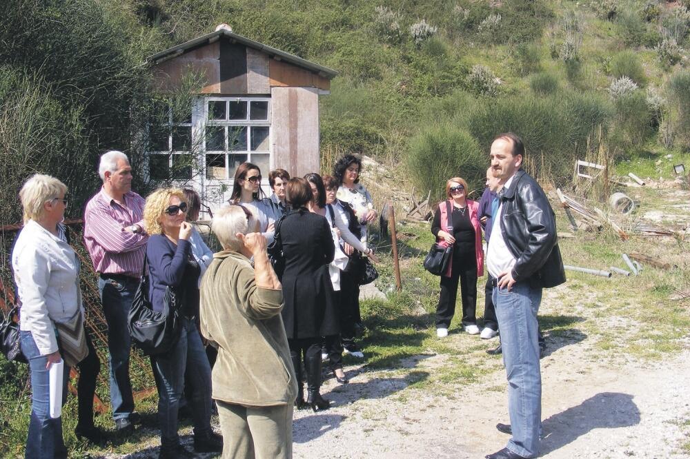 Budva prosvjetari, Budva zgrada solidarno, Foto: Vuk Lajović