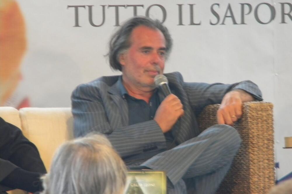 Đulio Leoni, Foto: Readers-bench.com