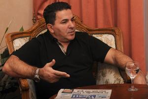 Naser Keljmendi u sigurnom zagrljaju porodice