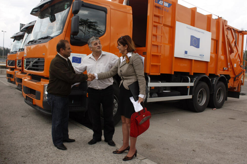 Cetinje, novi kamioni Javnog komunalnog preduzeća, Foto: Danijela Lasica