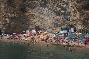 Budva: Stradala državljanka Rusije, povukao je veliki talas