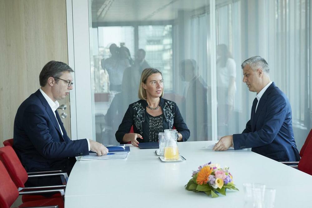 Sa jednog od sastanaka Vučića i Tačija sa šeficom evropske diplomatije Federikom Mogerini, Foto: BETA