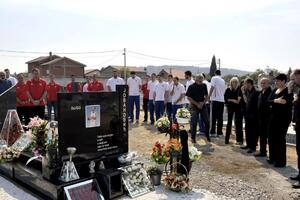 Reprezentativci posjetili grob Ljuba Jovanovića
