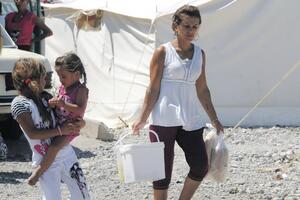 SAD uručile pomoć stanovnicima kampa Konik