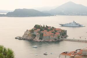 Četvrta najluksuznija jahta na svijetu kod Svetog Stefana