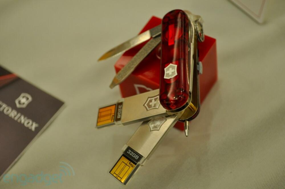 noževi sa USB, Foto: Realjock.com