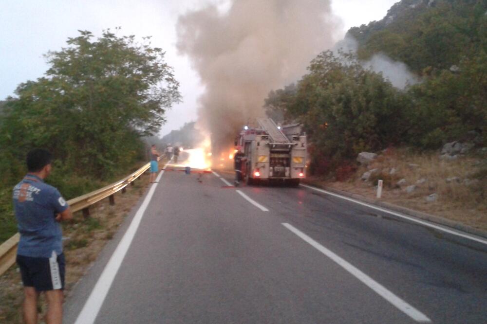 autobus, požar, Cetinje, Foto: Bojan Šantić