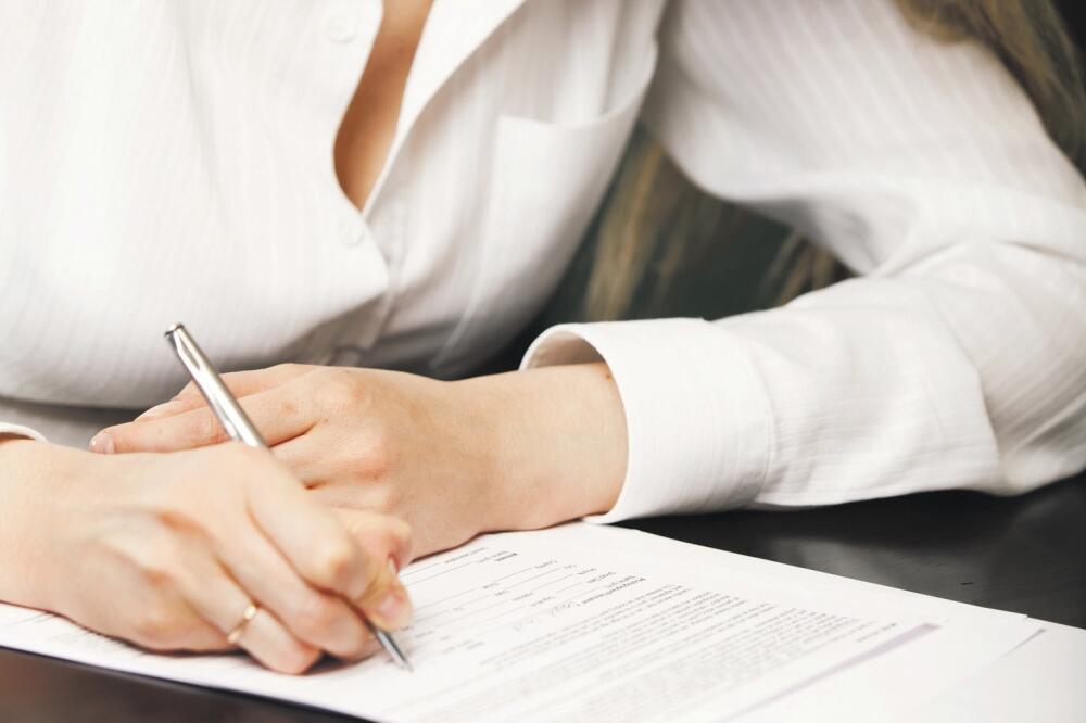 Ugovor, potpisivanje, Foto: Shutterstock.com