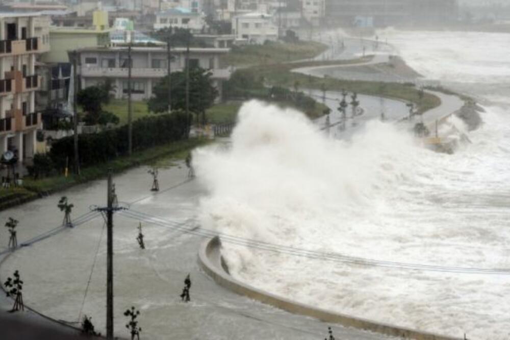 tajfun Okinava, Foto: Newsday.com