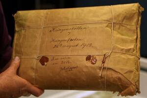 U paketu starom 100 godina nađena pisma i dokumenta