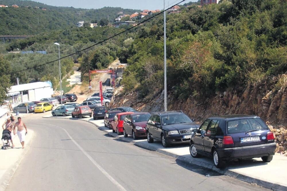 Utjeha, parking, Foto: Anto Baković
