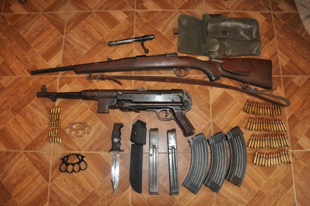 Zaplijenjeno oružje Danilovgrad, Foto: Uprava policije