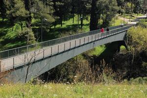 Na Visećem mostu u Podgorici sve više katanaca