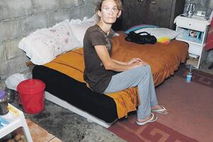Oboljela od multipla skleroze, sa 120 eura, već pet mjeseci živi u...