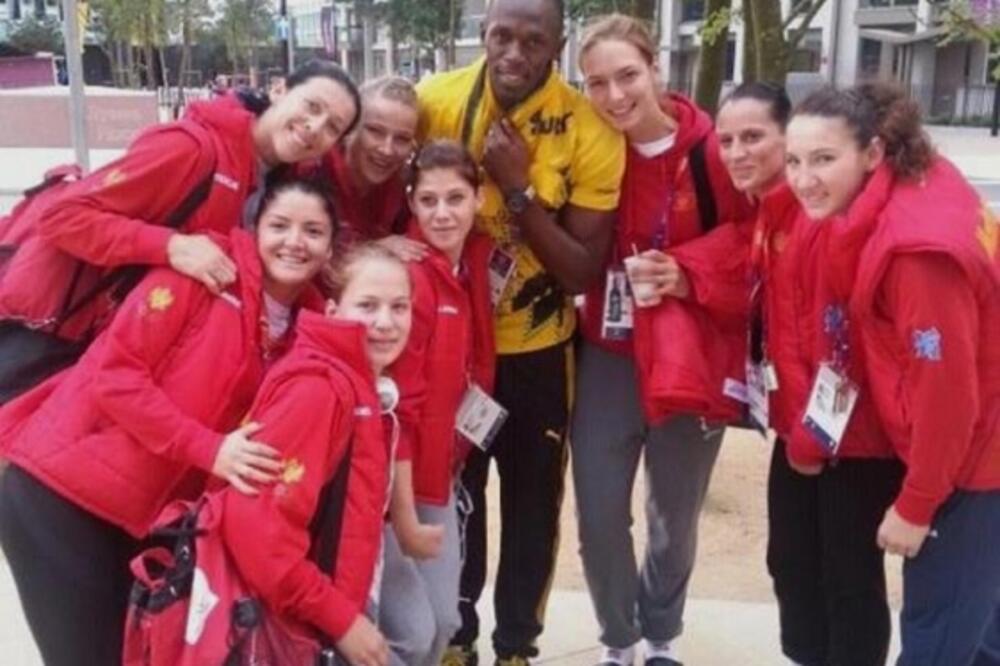 Rukometašice i Usein Bolt, Foto: Twitter