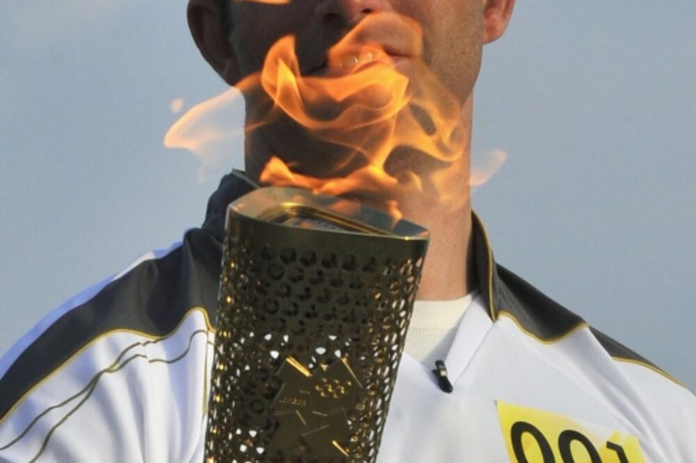 Ben Ejnsli, olimpijski plamen, Foto: Reuters