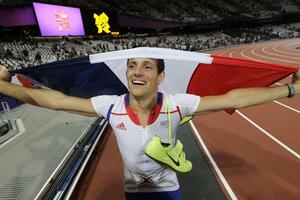 Lavileniju zlato u skoku sa motkom