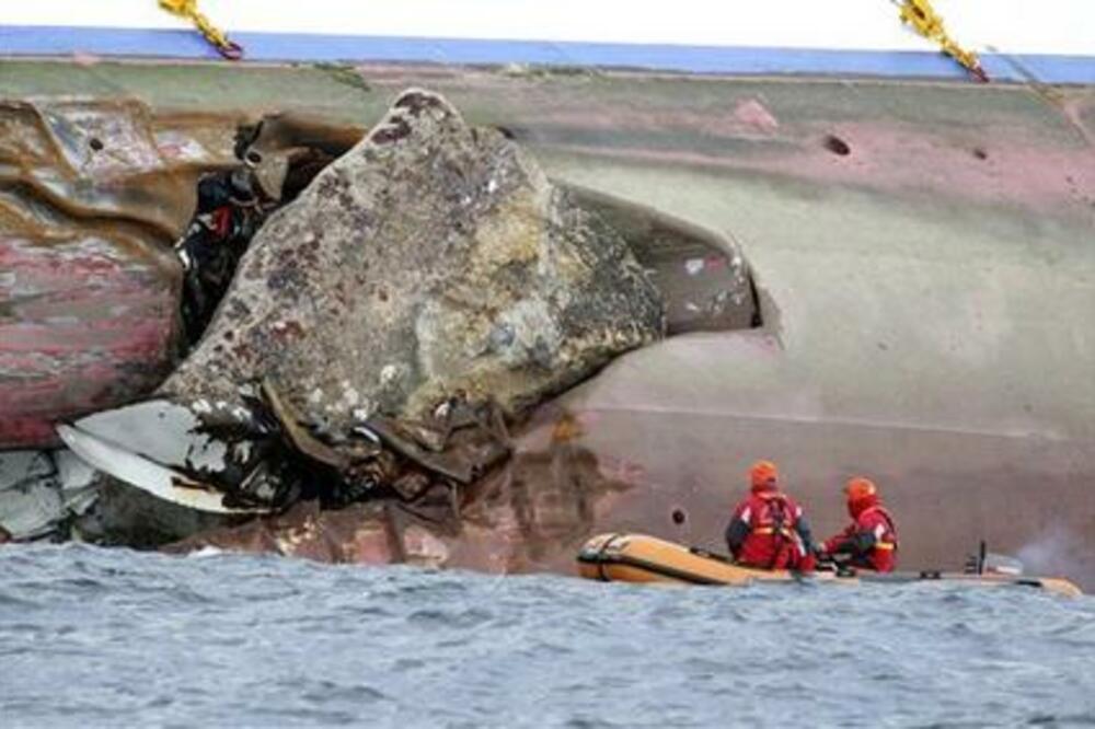 Kosta konkordija, Costa Concordia, Foto: AP