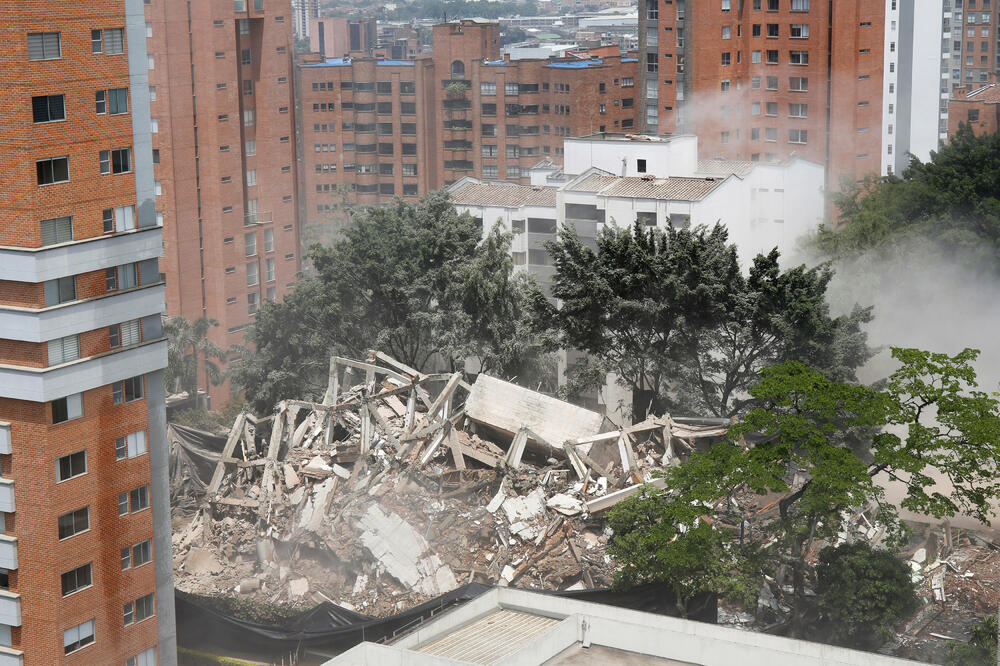 Srušena zgrada koja je pripadala Eskobaru, Foto: Reuters