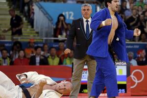 Kaibulaev skinuo krunu Tuvšinbajaru