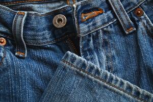 Policajac ubio svoju sestru jer je nosila farmerice