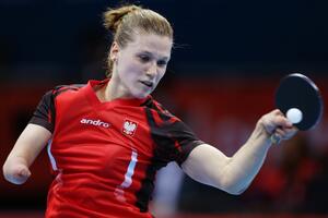 Stonoteniserka iz Poljske igra sa jednom rukom