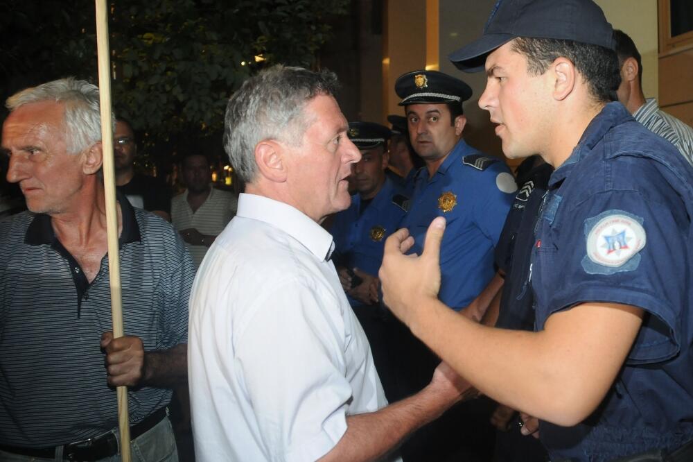 Dakić, ponoćni protest, Foto: Zoran Đurić