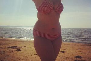 Objavila fotografiju u bikiniju i postala heroina punijih