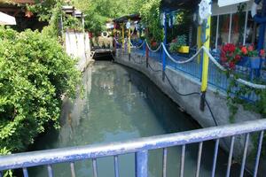 Budva: Fekalije plivale , dok su terase lokala bile pune