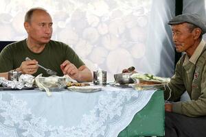 Putin ima degustatora jer se boji da će ga otrovati hranom