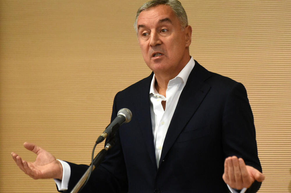 Đukanović na sjednici Savjeta, Foto: Boris Pejović