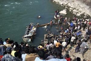 Nepal: Autobus se prevrnuo, poginulo 35 ljudi