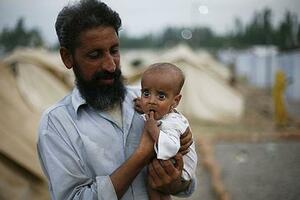 Pakistan: Sahranio svoje živo dijete