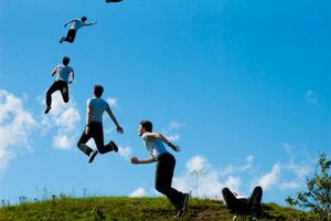 Odlučili put neba, ali na  baštenskim stolicama