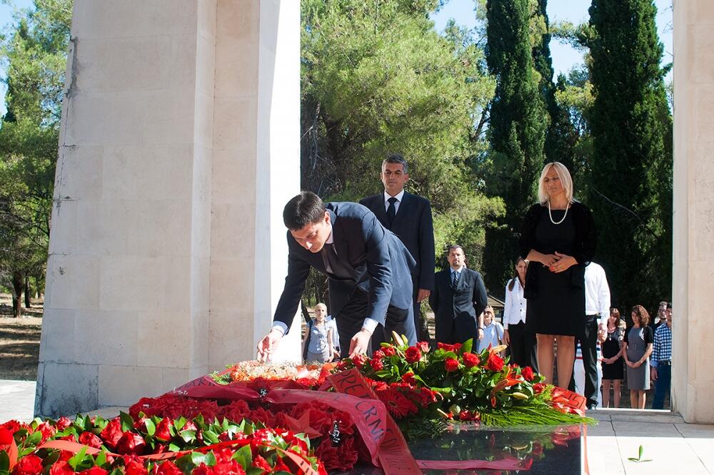 Pozitivna Crna Gora, polaganje vijenca, Foto: Pozitivna Crna Gora