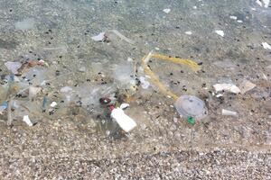 Turisti se žale na čistoću plaže Jaz