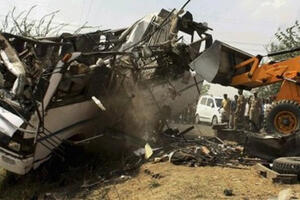 Indija: Eksplozija gasa u kombiju, izgorelo 14 ljudi (10 djece)
