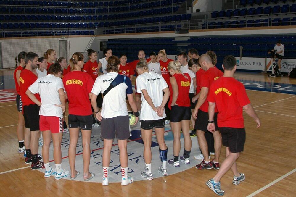 Rukometašice Crne Gore, Foto: Anto Baković