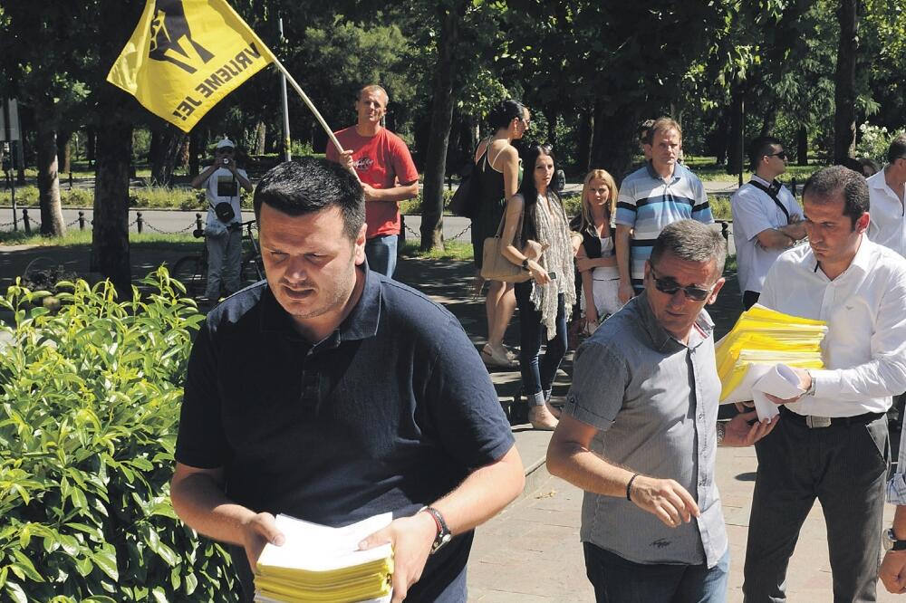 Zakon o taksama, Građanski front, Foto: Savo Prelević