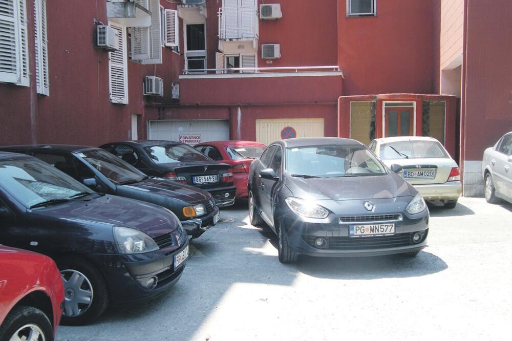 službeno vozilo Budva, Foto: Vuk Lajović